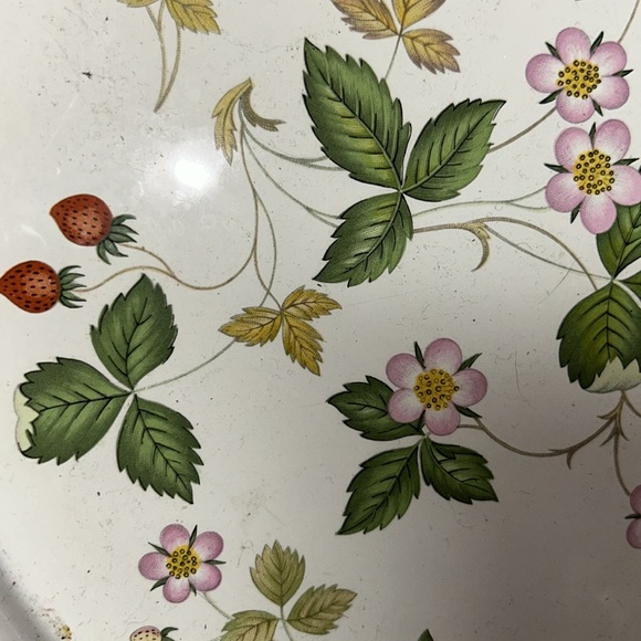 WEDGEWOOD Wild Strawberry!!!!!! Oven to Table!! - Picture 5 of 7